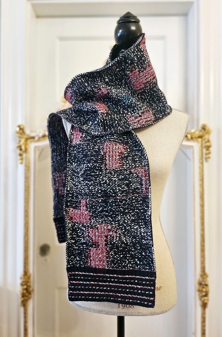 CHANEL 2015 15B Patchwork Navy/Red Wool Blend Scarf (UNI)